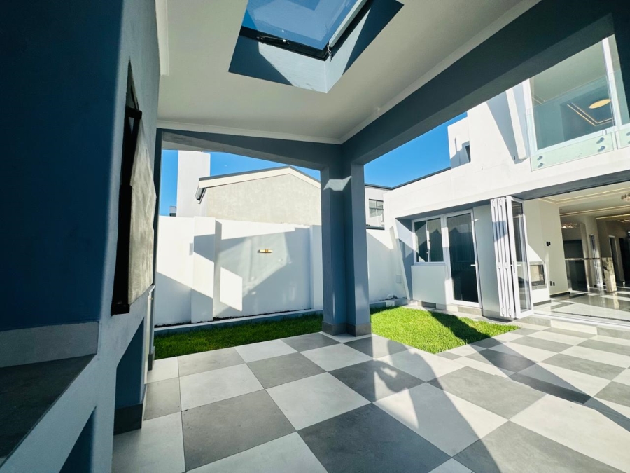 4 Bedroom Property for Sale in Sandown Western Cape